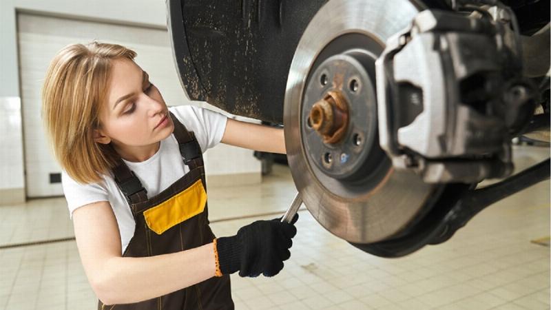Các nguyên nhân phổ biến gây quá nhiệt động cơ ô tô cần kiểm tra định kỳ để tránh hỏng hóc nghiêm trọng.